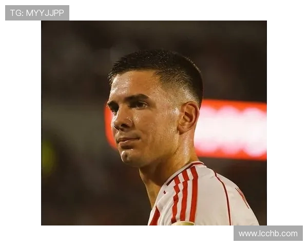 阿韦洛亚盛赞阿隆索执教表现称其带队前十四场赢十三场堪称完美