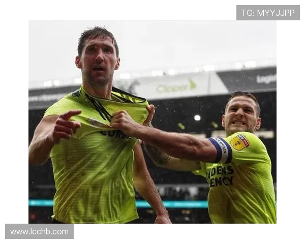 格罗斯分析上半场战术未果 表示长传抢第二落点未能见效